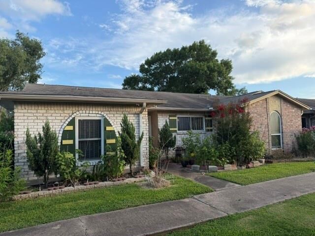 Property Photo:  13074 Clarewood Drive  TX 77072 