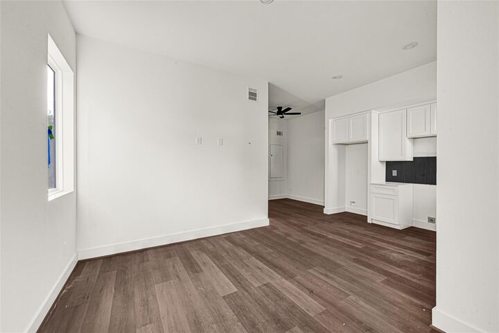 Property Photo:  422 Clinton Park St Street 1-4  TX 77029 
