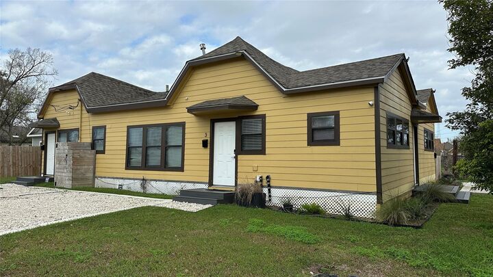 Property Photo: 2527 Sumpter Street TX 77026