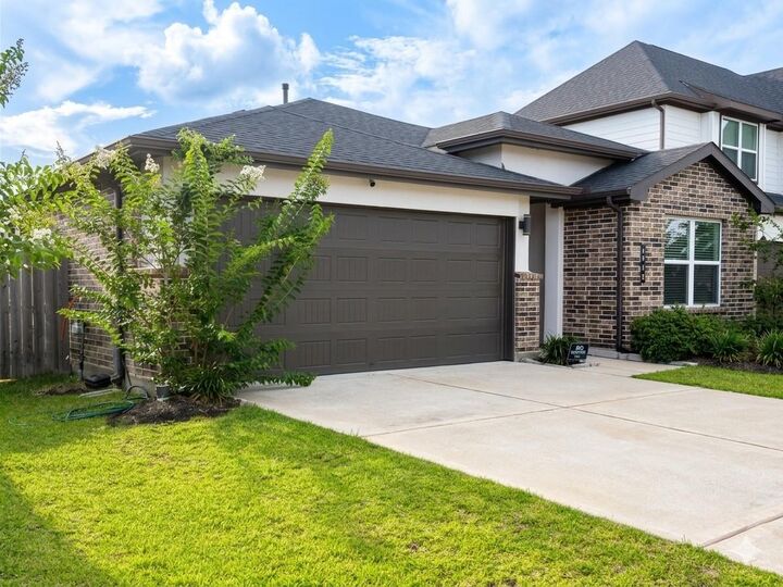 Property Photo:  4946 Pine Haven Lane  TX 77545 