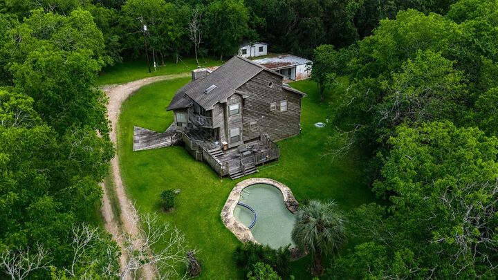 Property Photo:  1355 County Road 145  TX 77511 