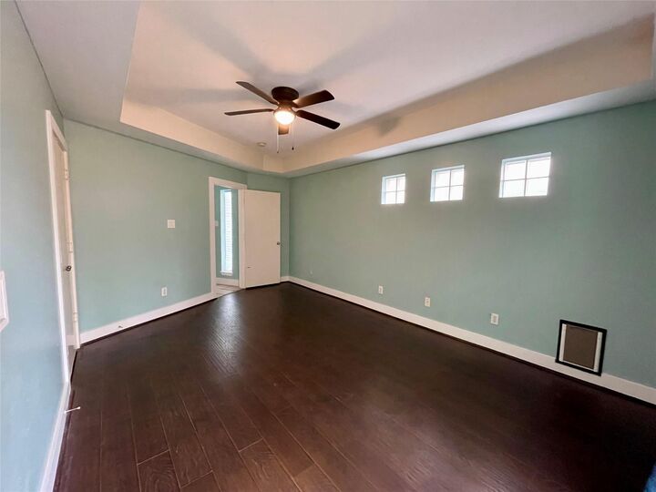 Property Photo: 5901 Fairdale Lane 4 TX 77057