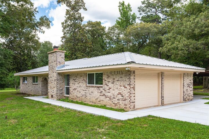 Property Photo:  180 County Road 459  TX 75956 