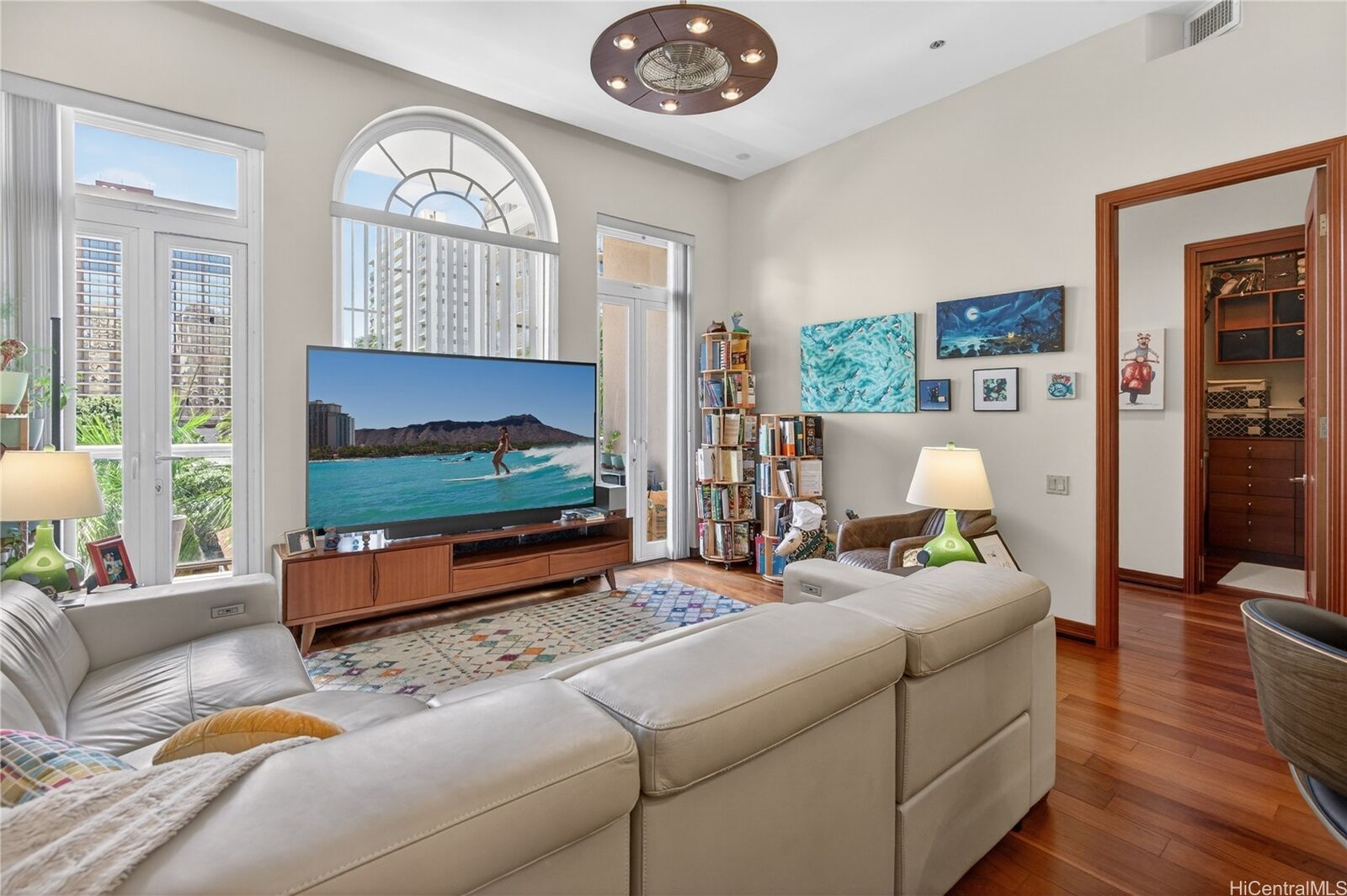 Property Photo:  427 Launiu Street 501  HI 96815 