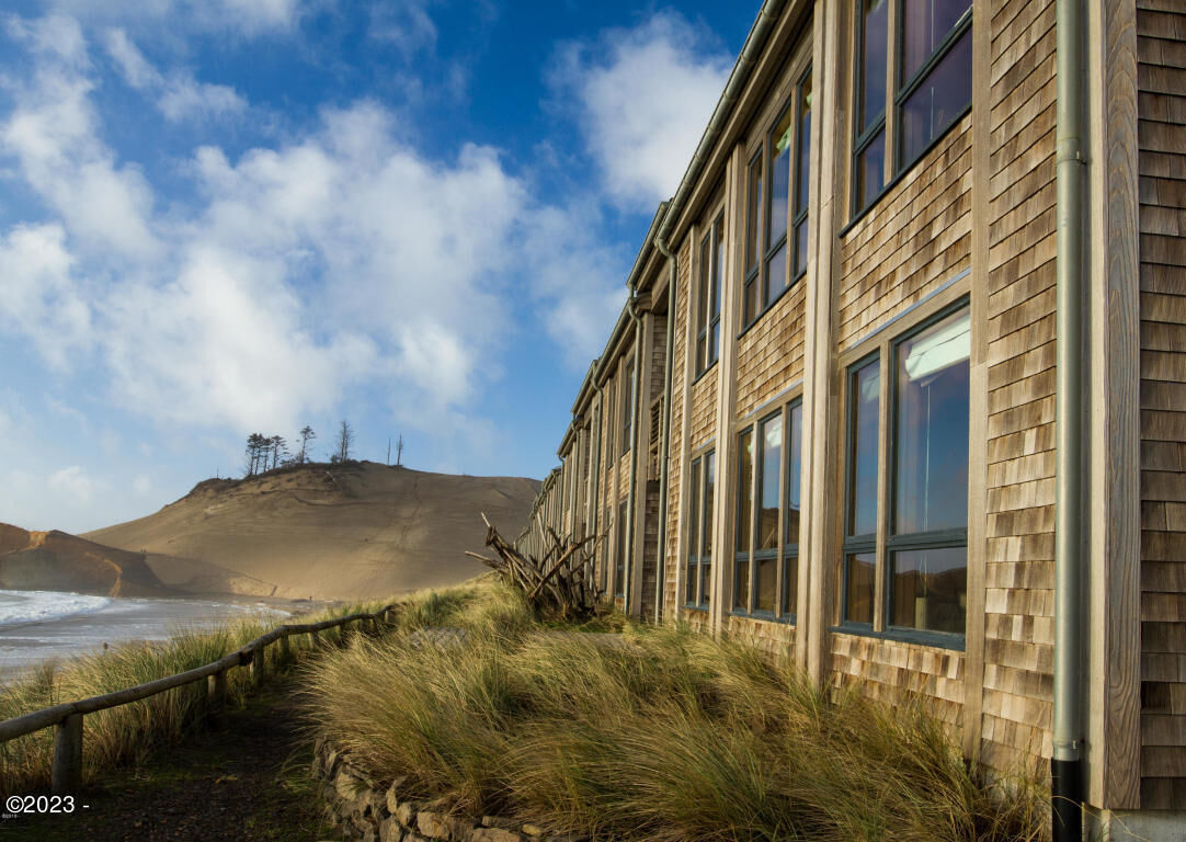 Property Photo:  33000 Cape Kiwanda Dr Unit 8, Wk 40  OR 97135 