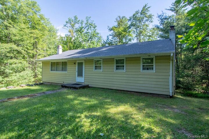 Property Photo:  810 Ulster Heights Road  NY 12428 