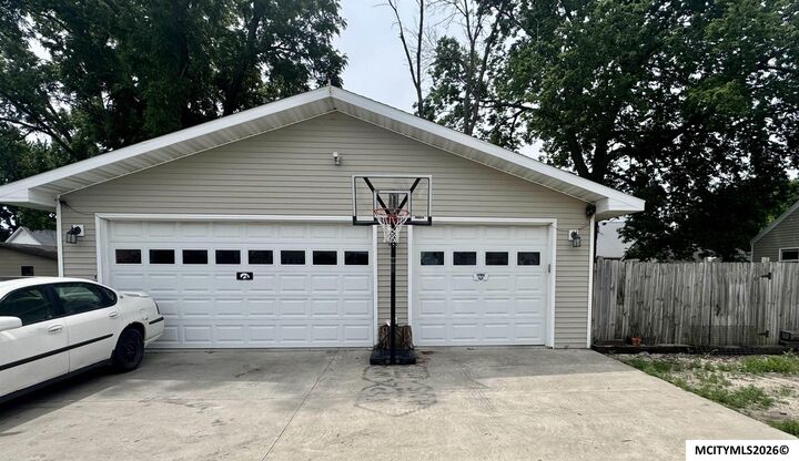Property Photo:  300 5th St  IA 50471 