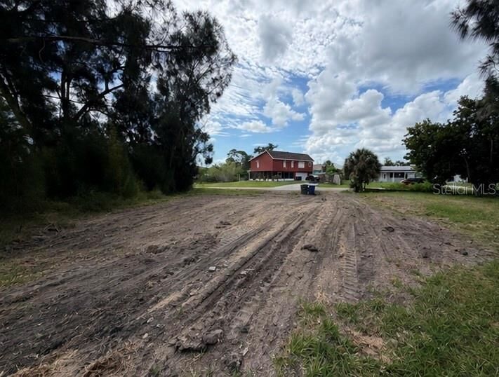 Property Photo: 1020 Linden Road FL 34293