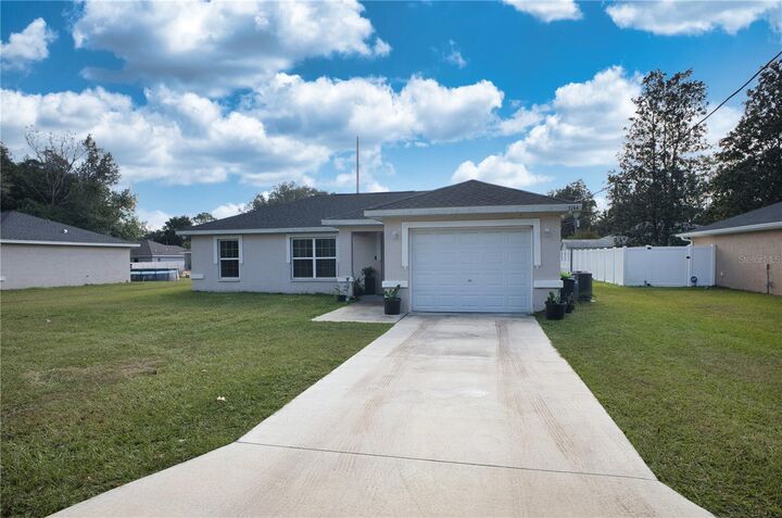 Property Photo: 3144 SE 144th Place FL 34491