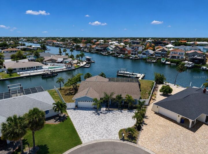 Property Photo:  6301 Cottonwood Lane  FL 33572 