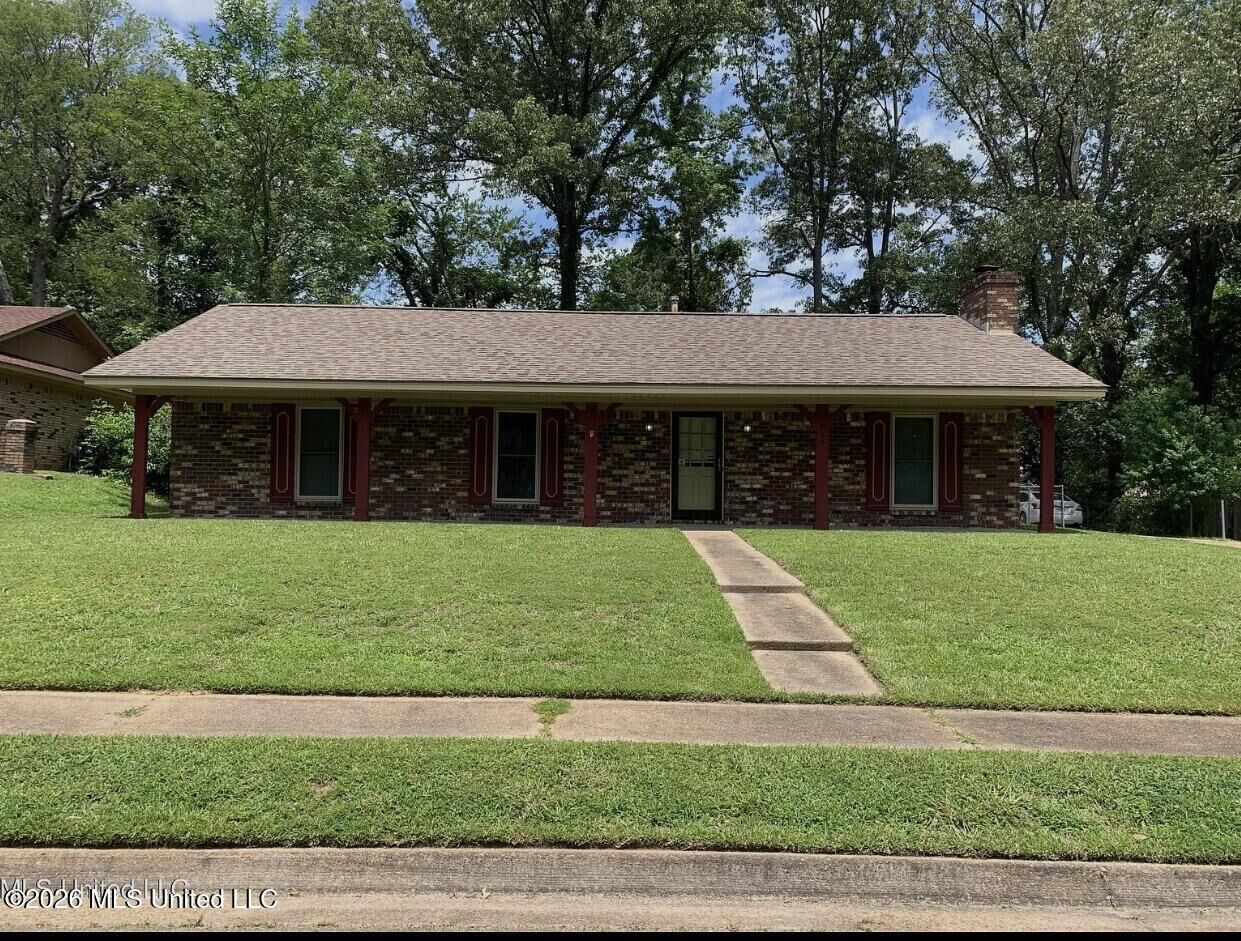 Property Photo:  1617 Edgewood Place  MS 39056 