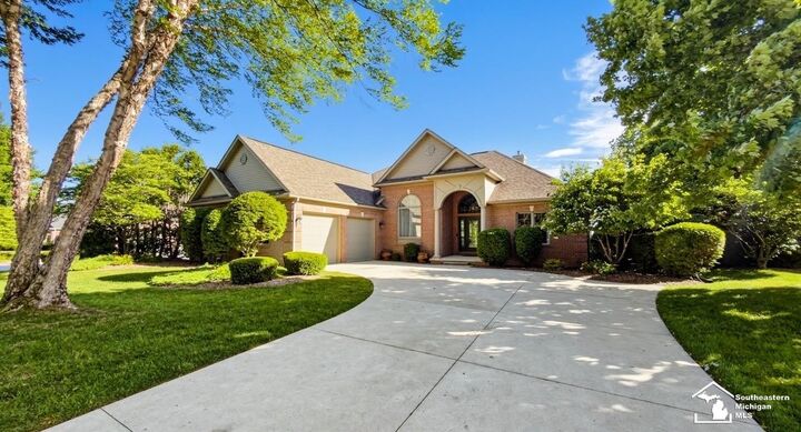 Property Photo: 1009 Regents Park Drive MI 48161