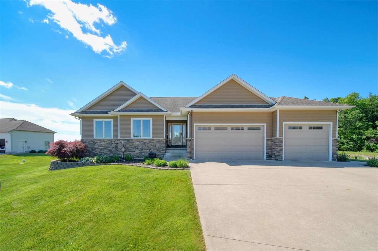 Property Photo: 7602 Stonehedge Drive MI 49265-9659