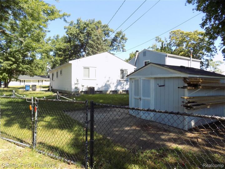 Property Photo:  2024 Imperial Highway  MI 48185 3567 