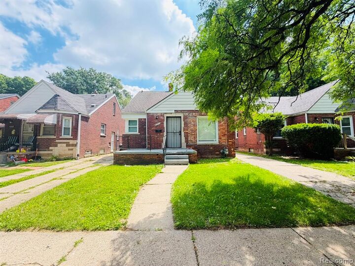 Property Photo:  8260 Coyle Street  MI 48228 2451 