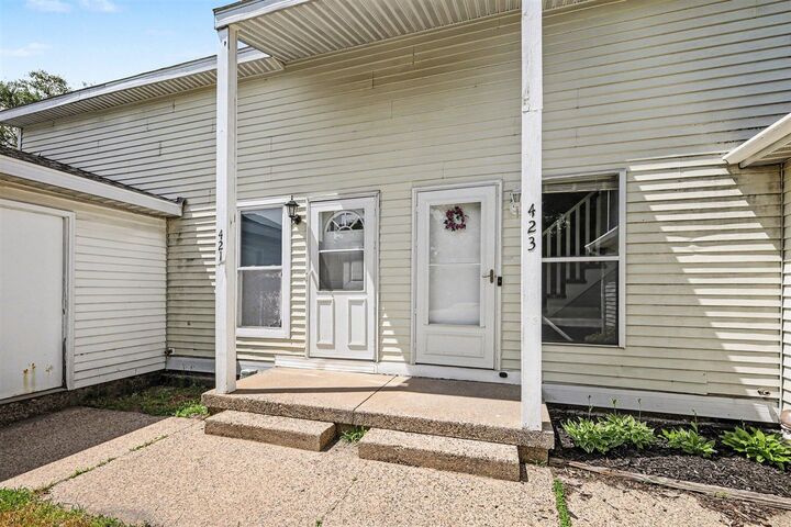 Property Photo:  423 Pine Place Street  MI 49548-6887 