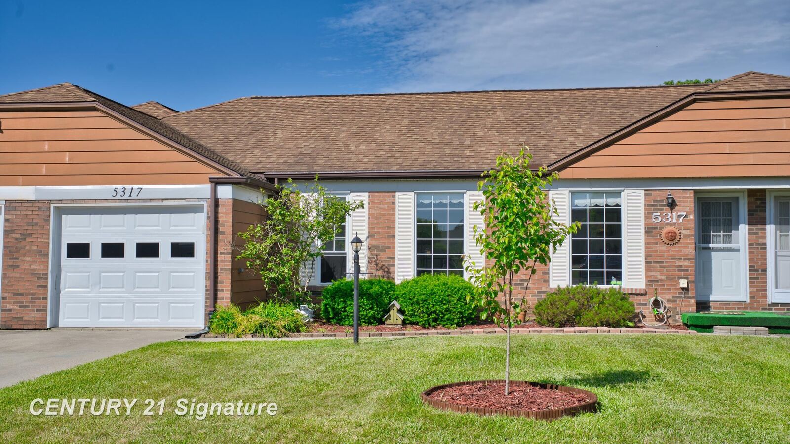 Property Photo:  5317 Vineyard Lane  MI 48433 