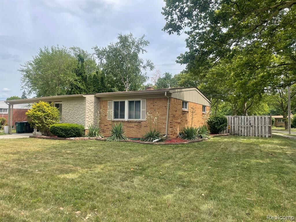 Property Photo: 15341 Marlow Corner MI 48237 1578