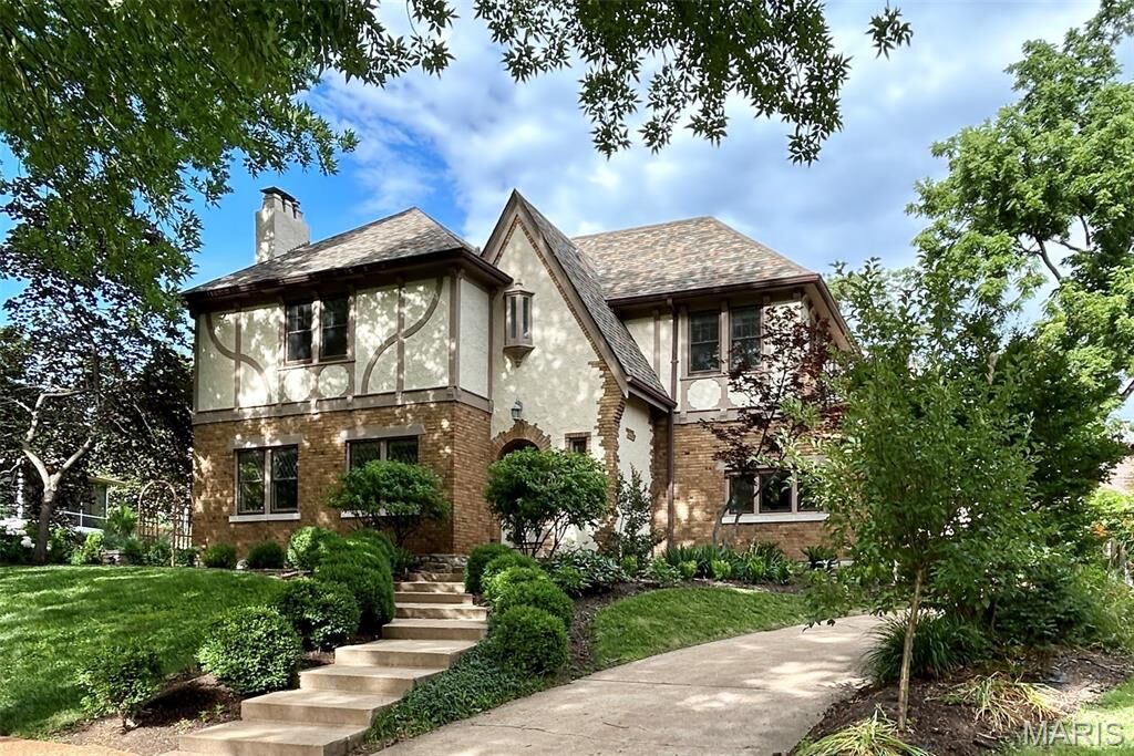 Property Photo:  708 Audubon Drive  MO 63105 