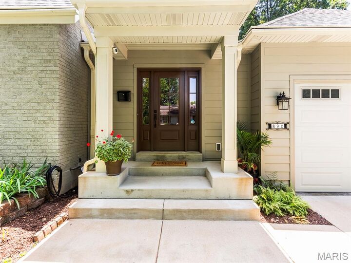Property Photo:  890 Warwick Lane  MO 63122 