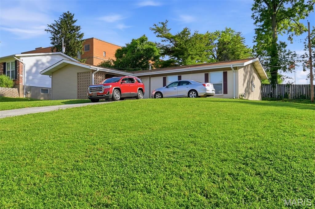 Property Photo: 12925 Fernway Lane MO 63141