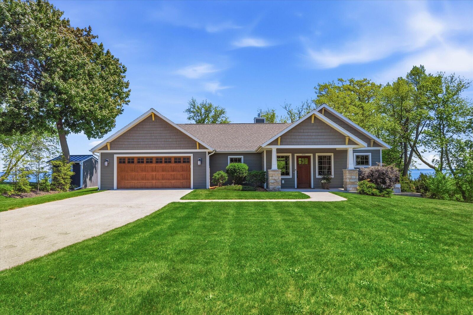 Property Photo: 2727 Highland Ter WI 53083