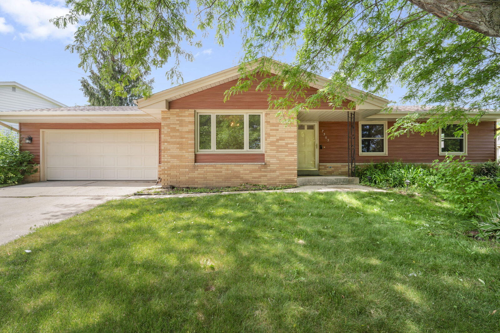 Property Photo:  7565 S Lenox Ave  WI 53154 
