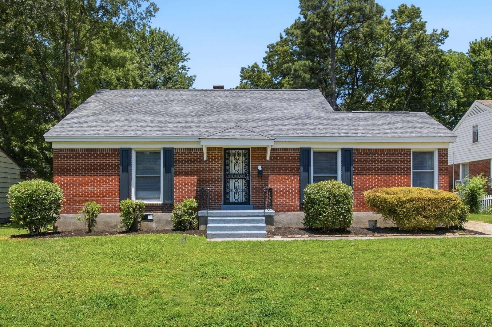 Property Photo: 3210 S Waynoka Cir TN 38111
