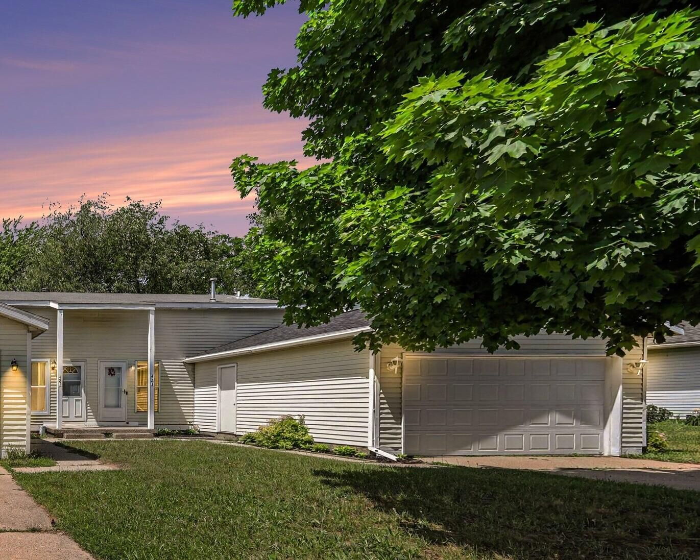 Property Photo:  423 Pine Place Street SE  MI 49548 