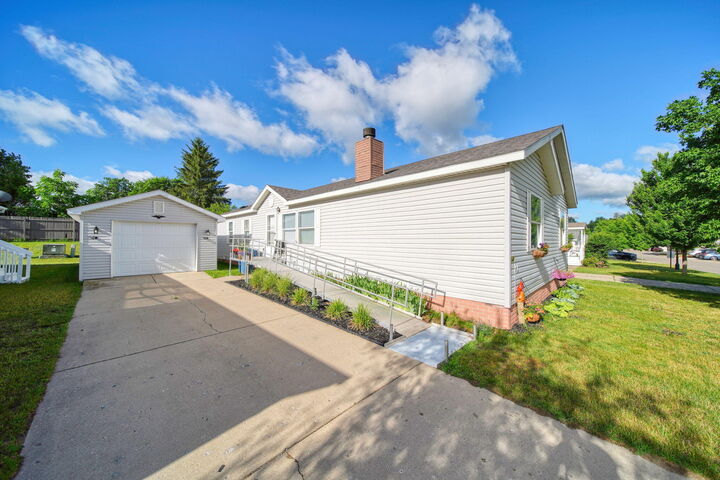 Property Photo:  1076 Cambry Circle  MI 49240 