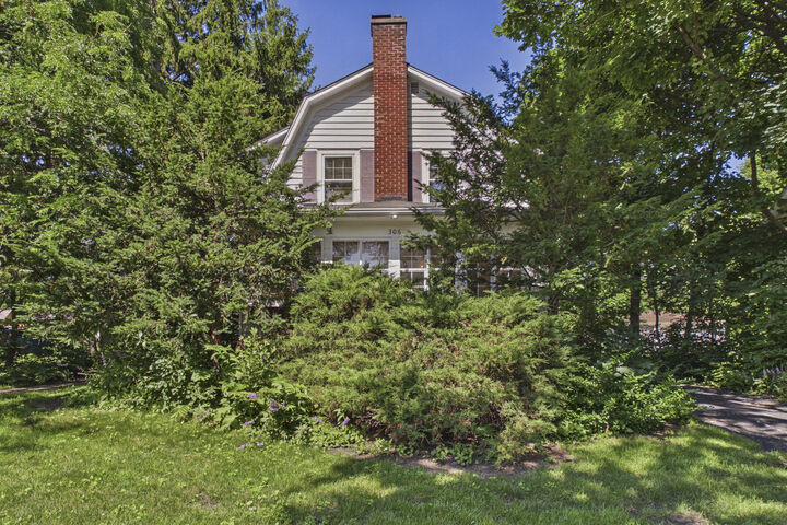 Property Photo:  306 N Maple Avenue  IL 60126 