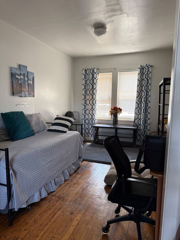 Property Photo:  2611 W Peterson Avenue 2R  IL 60659 