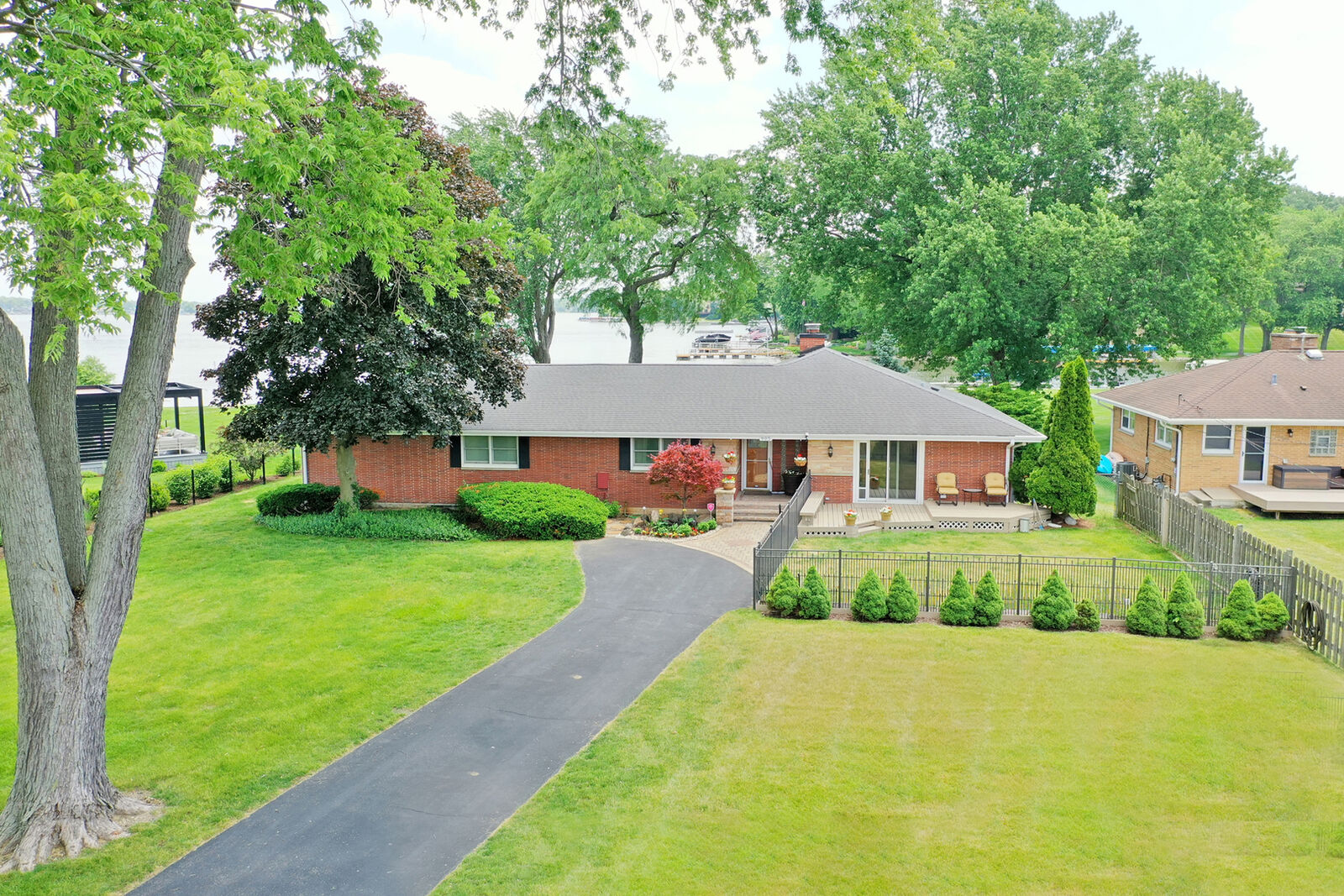 Property Photo:  905 River Terrace Drive  IL 60051 