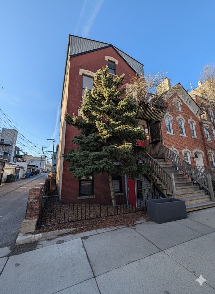 Property Photo:  916 N Noble Street 2F  IL 60642 