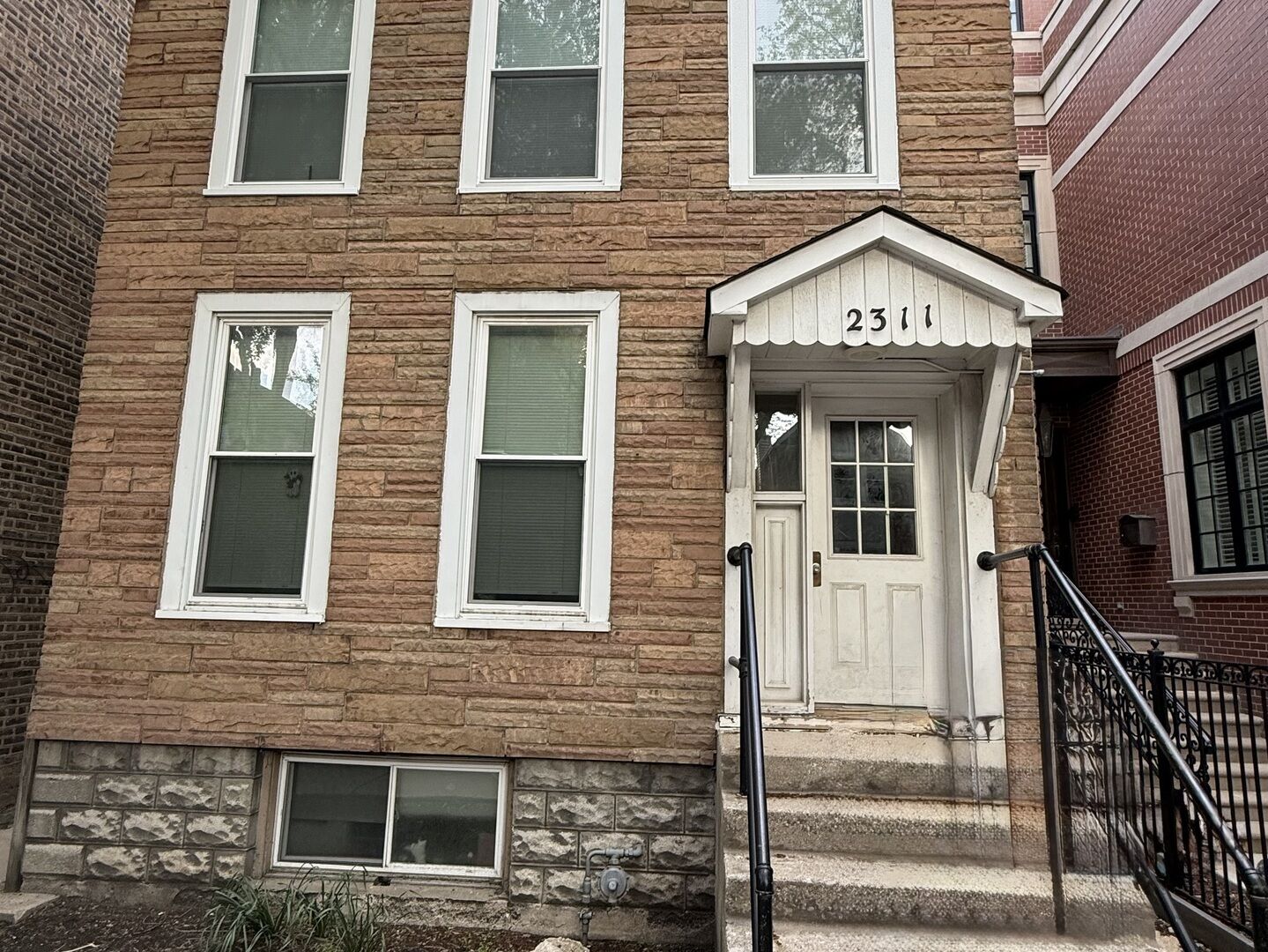 Property Photo: 2311 N Greenview Avenue 1F IL 60614
