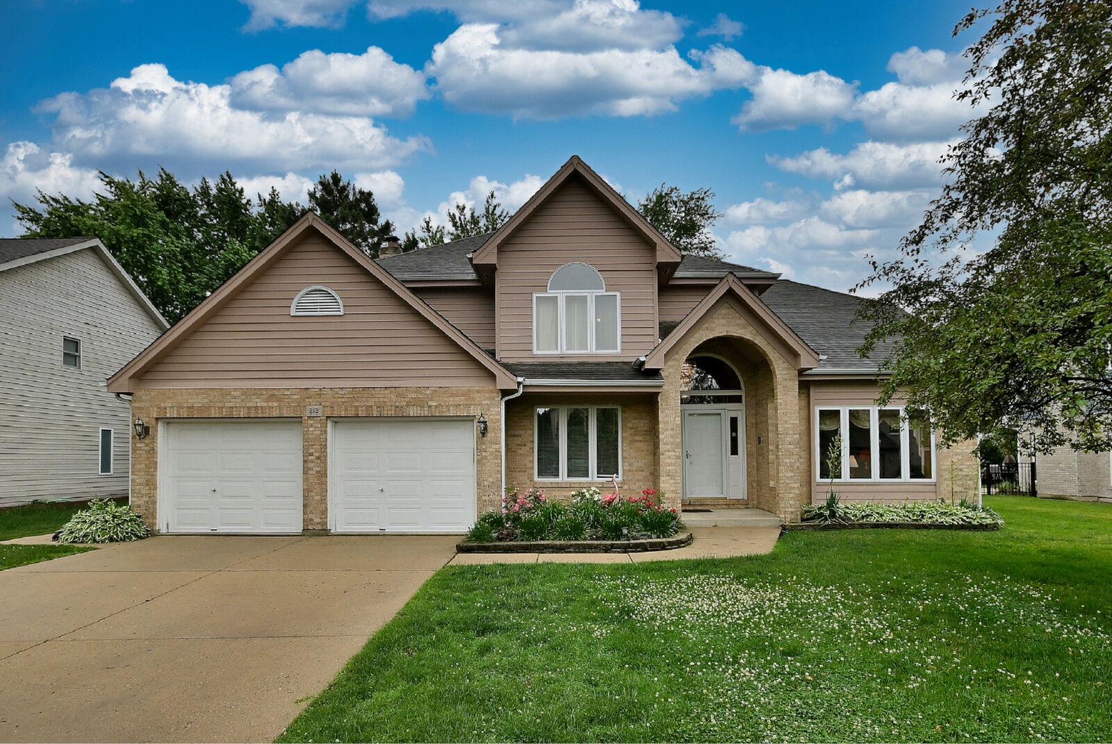 Property Photo:  213 John Drive  IL 60103 