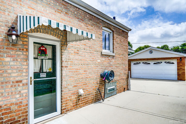 Property Photo:  9005 S Utica Avenue  IL 60805 