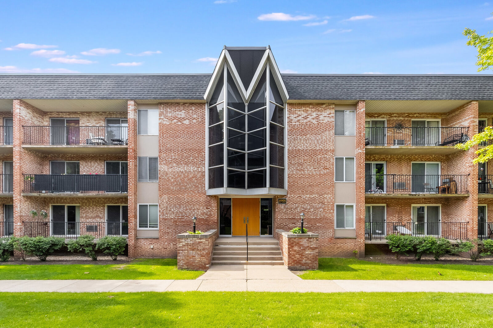 Property Photo:  1001 N Mill Street 308  IL 60563 