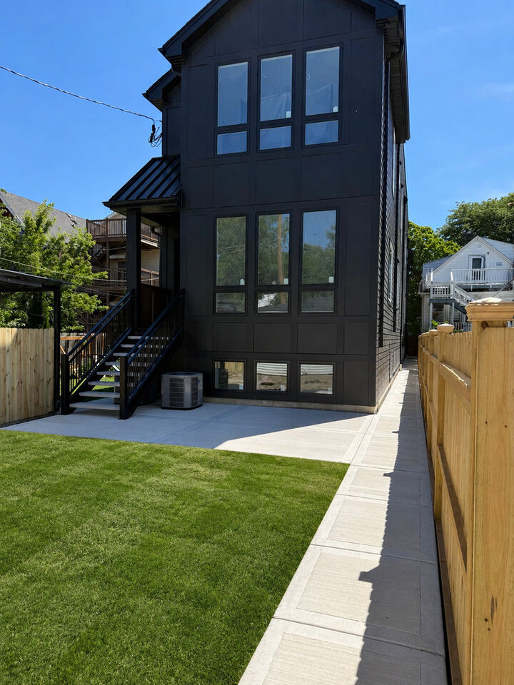 Property Photo:  1830 N Saint Louis Avenue 1F  IL 60647 