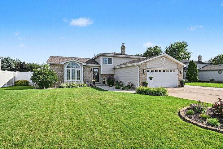 Property Photo:  2509 Waterford Drive  IL 60403 
