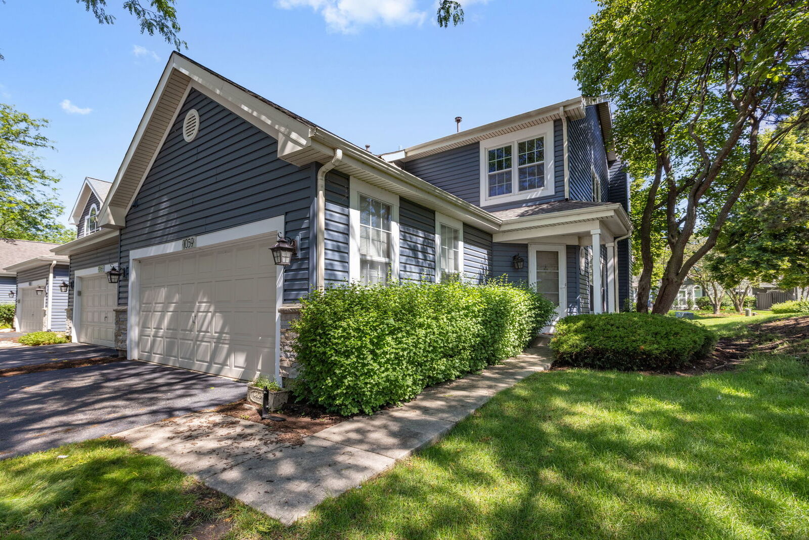 Property Photo:  1059 Ridgefield Circle  IL 60188 