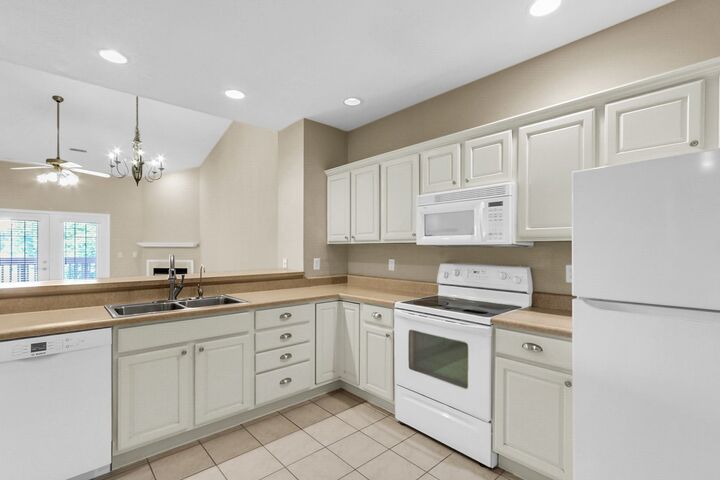 Property Photo: 3848 Thornhill Circle 3848 IL 61822