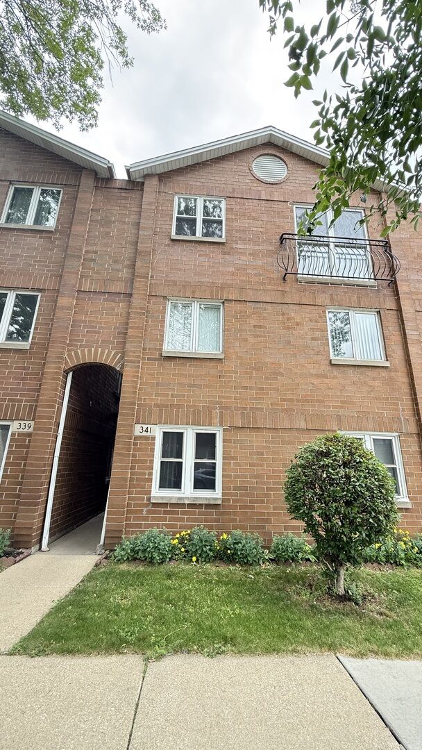 Property Photo: 341 W 24th Street 3 IL 60616