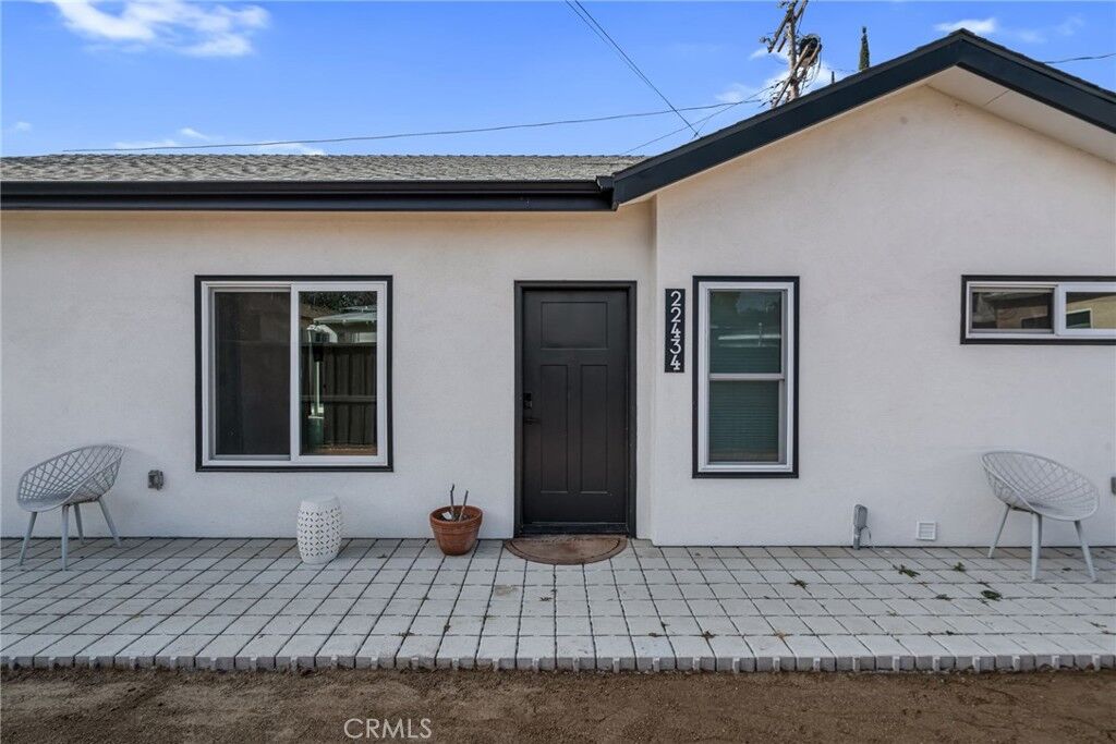 Property Photo: 22434 Berdon St CA 91367