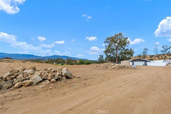 Property Photo:  41981 Avenida Abril  CA 92544 