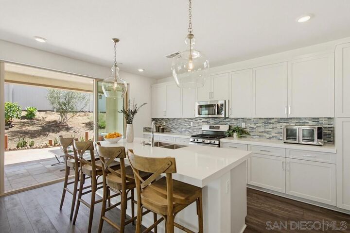 Property Photo:  