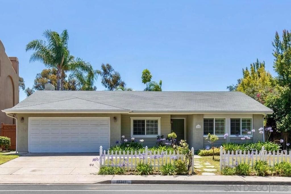 Property Photo:  10325 Avenida Magnifica  CA 92131 