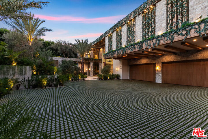 Property Photo:  1360 Laurel Way  CA 90210 