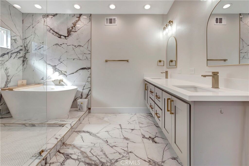 Property Photo:  15382 Eiffel Circle  CA 92604 
