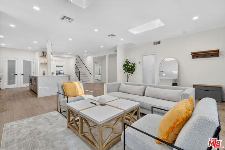 Property Photo:  313 S Sycamore Avenue  CA 90036 